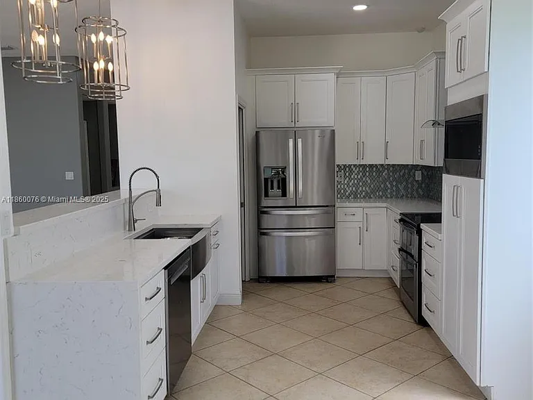 9135 SW 36th Mnr — Photo 3