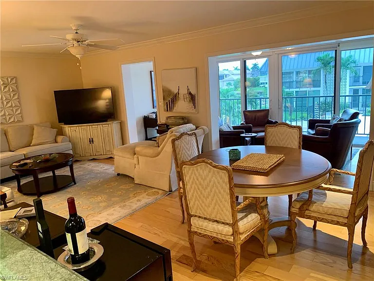 333 Harbour Dr #211 — Photo 16