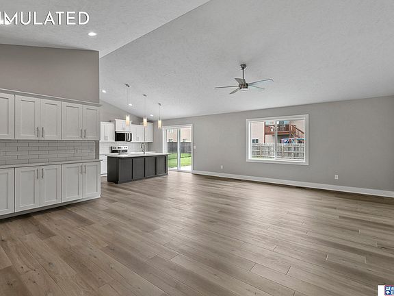 5th image of 10520 Peter St