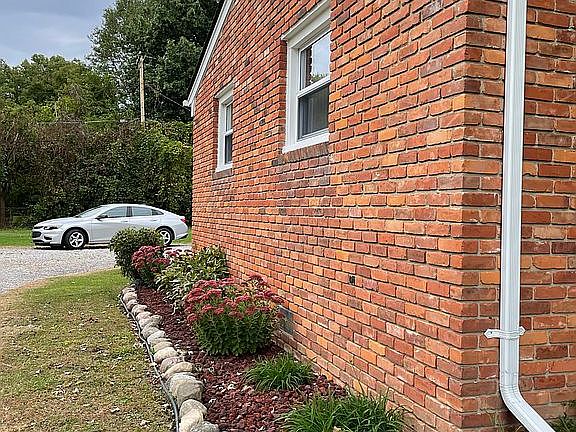 3rd image of 45341 Cumberland St