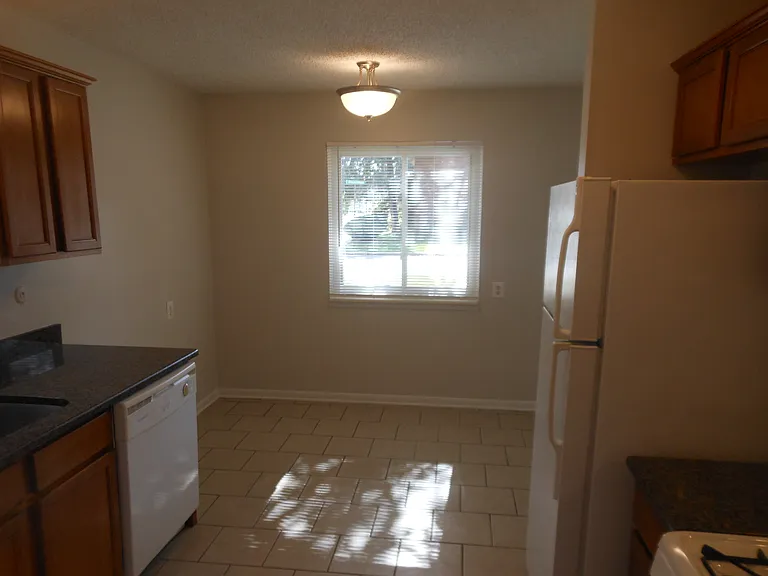 501 E Breckenridge St — Photo 14