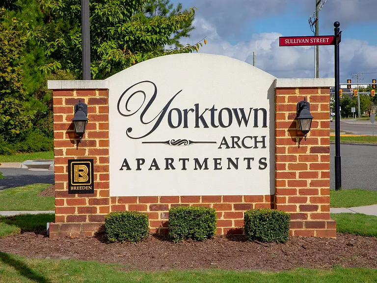 Yorktown Arch — Photo 32
