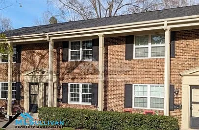 2 bed, 1.5 bath, 944 sqft, $1,595 — Photo 2