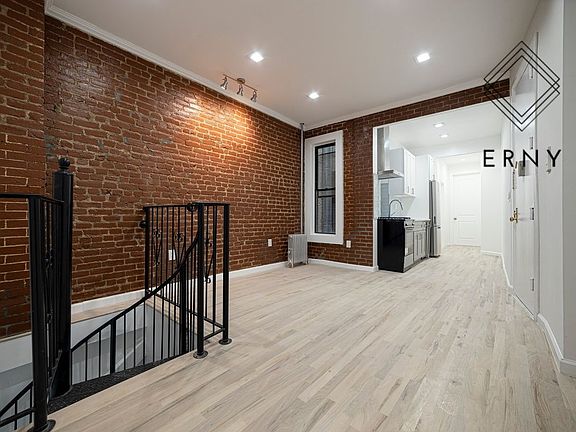 3rd image of 526 Chauncey St #1D