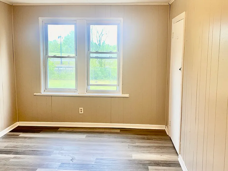 65 Railroad Ave — Photo 10