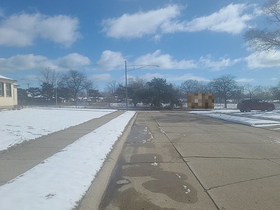 5th image of 19564 Eastland St