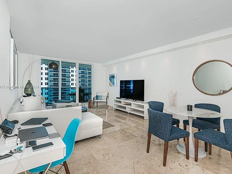 2301 Collins Ave #1117 — Photo 7