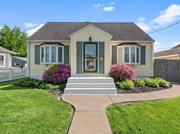 1614 27th Ave, Moline, IL 61265