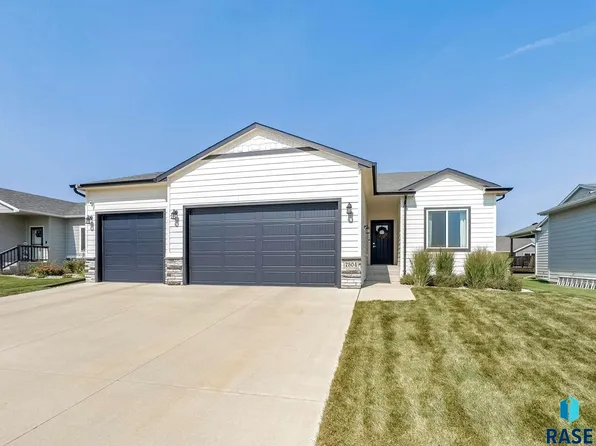 7504 E Lystra St, Sioux Falls, SD 57110