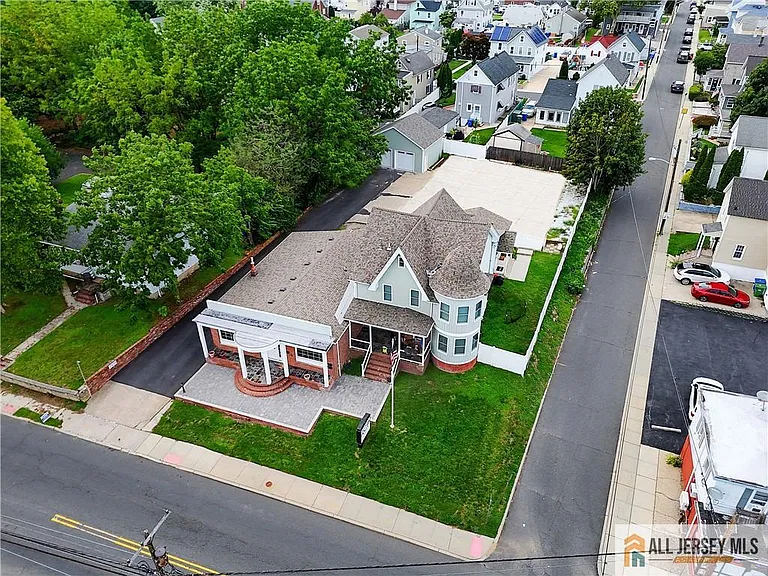 215 Washington Rd — Photo 37