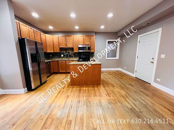 4th image of 6816 N Ashland Ave Unit 2D