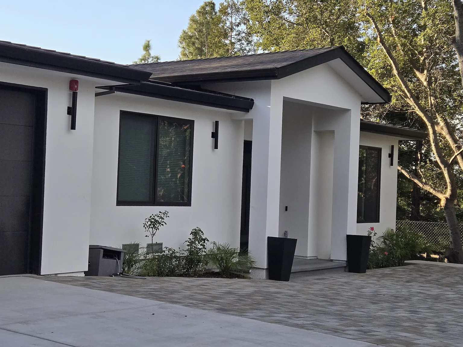 4 bed, 3.5 bath, 2922 sqft, $14,000 — Photo 2
