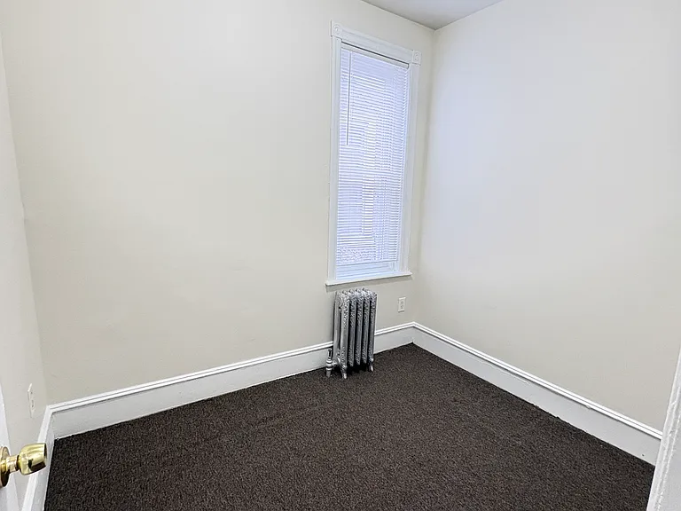 3rd middle bedroom