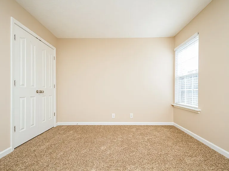 408 Glenmore Ct — Photo 11