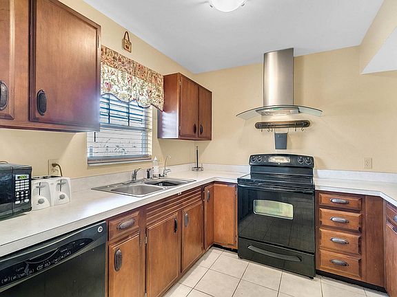 5th image of 1126 Villa Ln #91