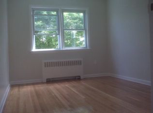 1918 24th Rd, Astoria, NY 11102