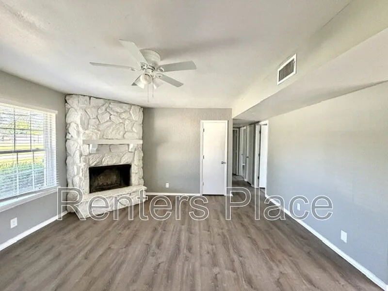 3 bed, 2.0 bath, 1266 sqft, $1,295 — Photo 2