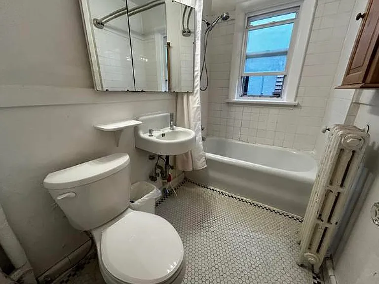 1086 W 10th Ave #6 — Photo 5