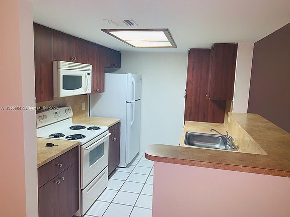 5th image of 3212 Coral Lake Ln #3212