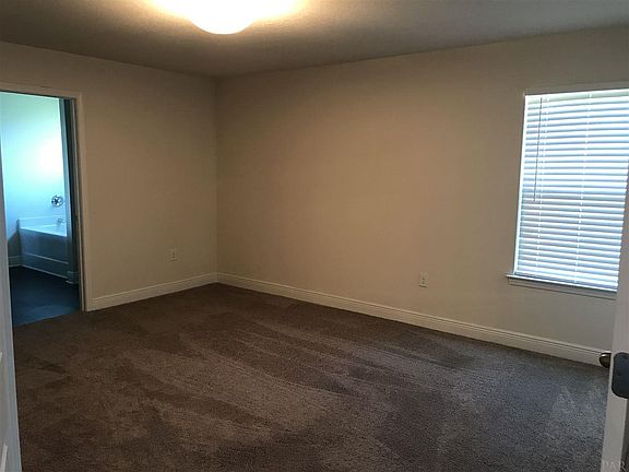 5th image of 722 Forgotten Creek Ln