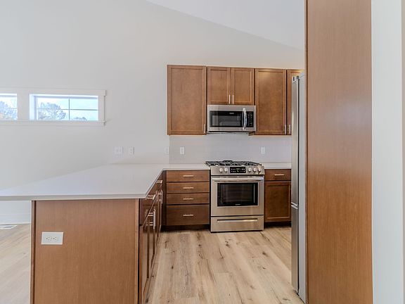 3rd image of 1548 Simsbury St #1