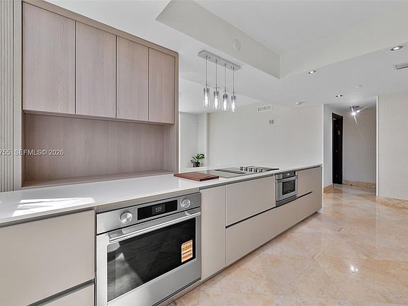 3rd image of 3330 NE 190th St APT 114