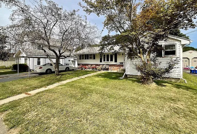4 bed, 1500 sqft, $1,450 — Photo 2