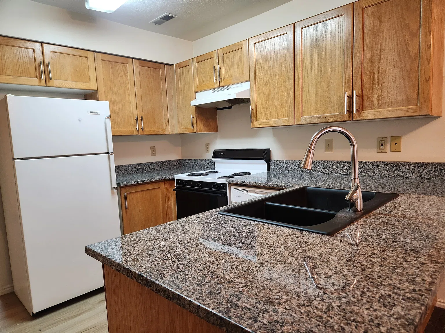 2 bed, 1.5 bath, 1000 sqft, $1,200 — Photo 1