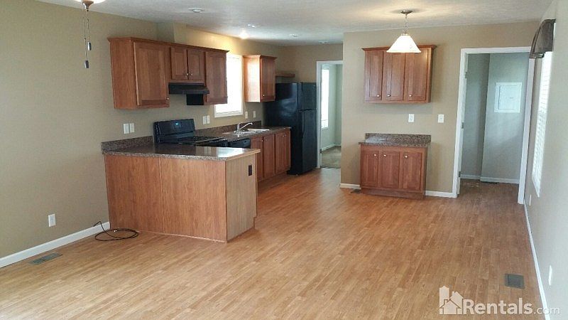 2nd image of 4926 N Clark St #133