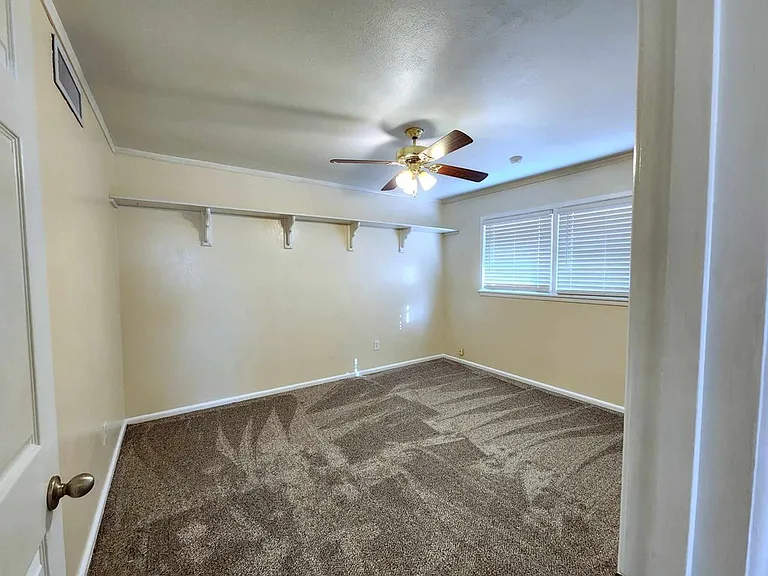 2905 Byron Ave — Photo 12