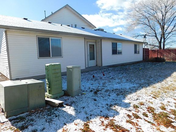2nd image of 393 Sunnyside Ct Unit E