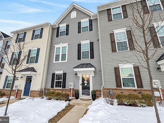 3rd image of 222 Center Dr