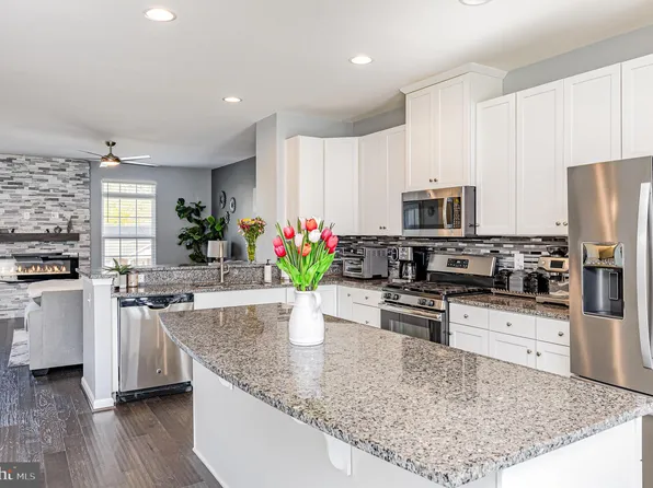 1106 Oakwood St, Fredericksburg, VA 22401