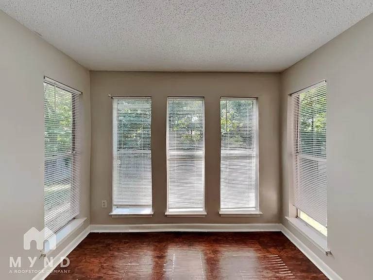 2406 Jenwood St — Photo 7