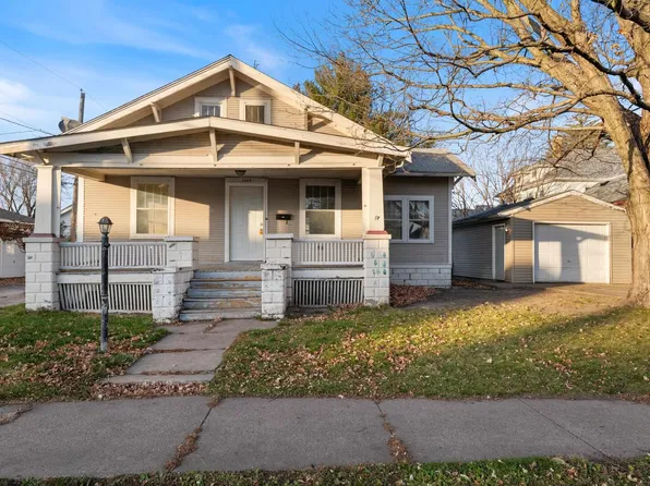 1117 17th Ave, Moline, IL 61265