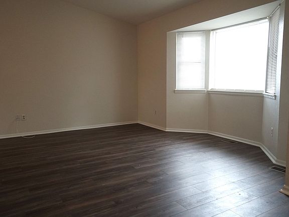 5th image of 2205 Parliament Dr