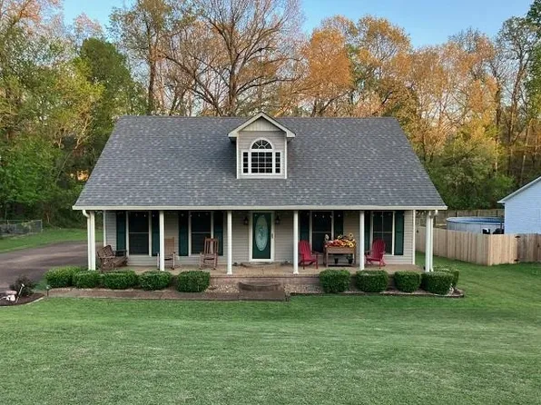 106 Stone Hedge Dr, Lexington, TN 38351