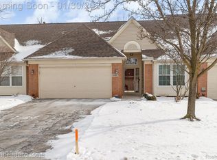 5481 Greenway Dr #79, Trenton, MI