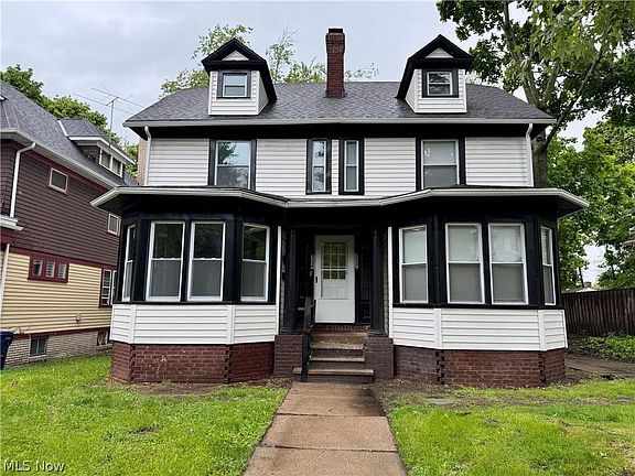 2nd image of 3235 Oak Rd