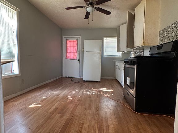 5th image of 815 E Dickson St