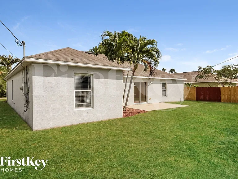 1438 SW Paar Dr — Photo 15