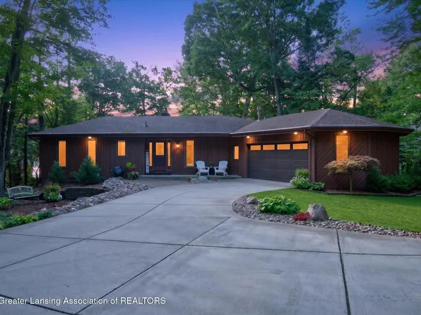 705 W Geneva Dr, Dewitt, MI 48820