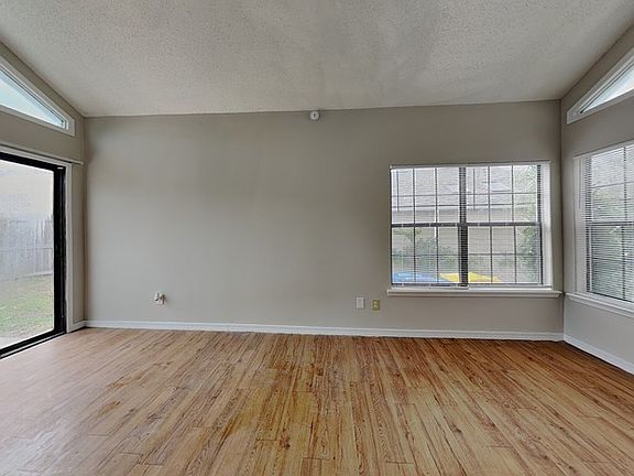 4th image of 5332 Fort Caroline Rd