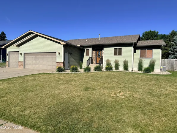 315 27th St NW, Watertown, SD 57201