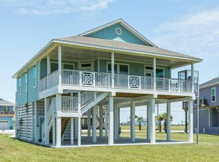 18611 Warrior Dr, Galveston, TX 77554