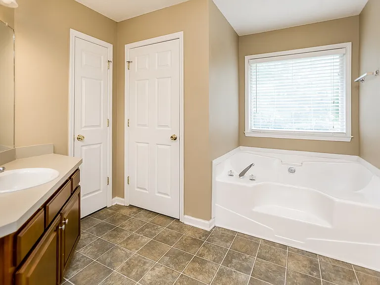 815 Tynsdale Dr — Photo 13