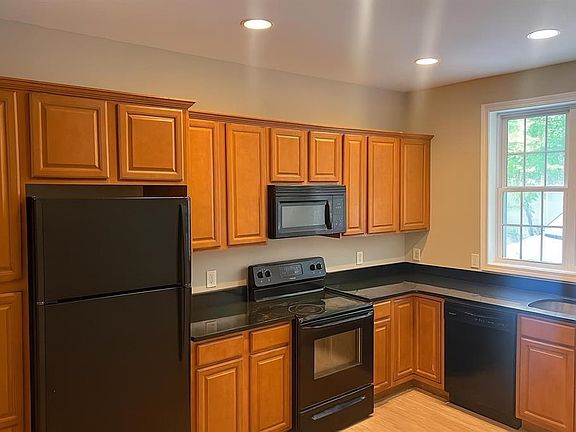 2nd image of 39 Clancy Dr