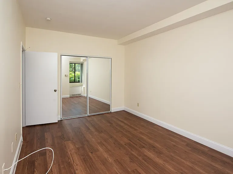 Lakewood Apartments — Photo 14