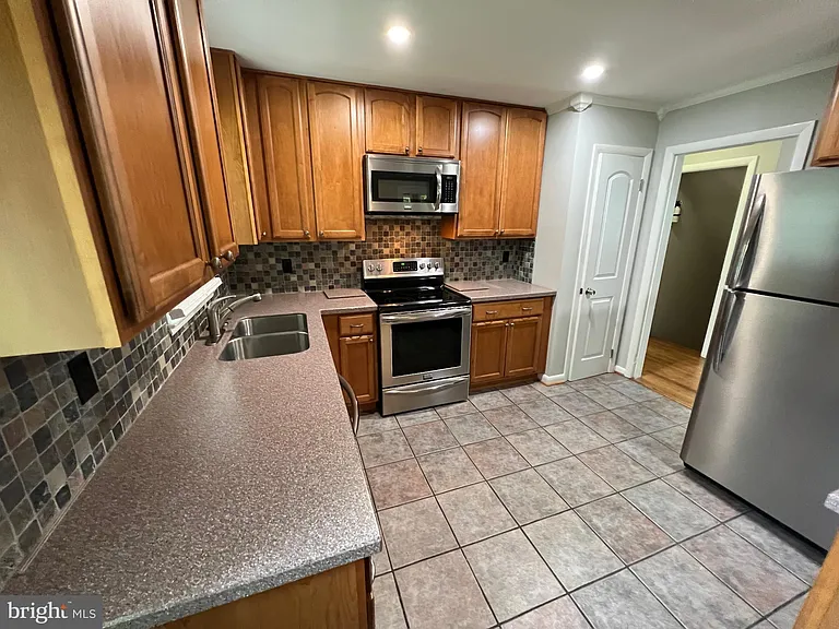 800 Severn Dr — Photo 6