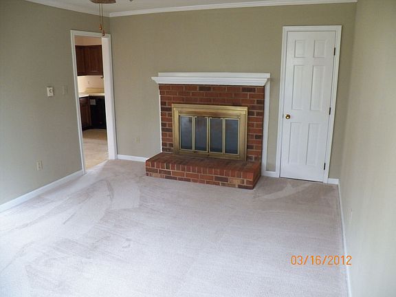 Family Room w/Fireplace